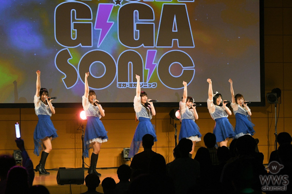 エラバレシ、トップバッターで「GIGA・GIGA SONIC」に登場！『Ambitious』を6人で歌唱