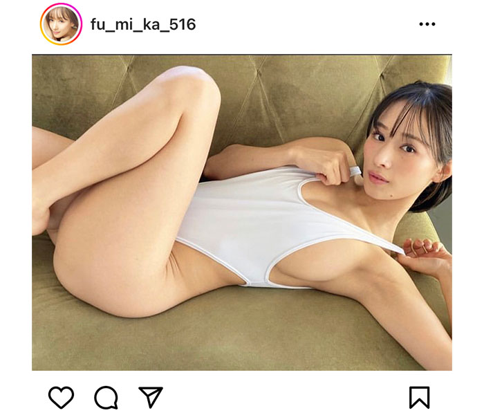 フミカ、肌見せのハイレグ水着で横乳＆太ももをセクシーに見せつけ！