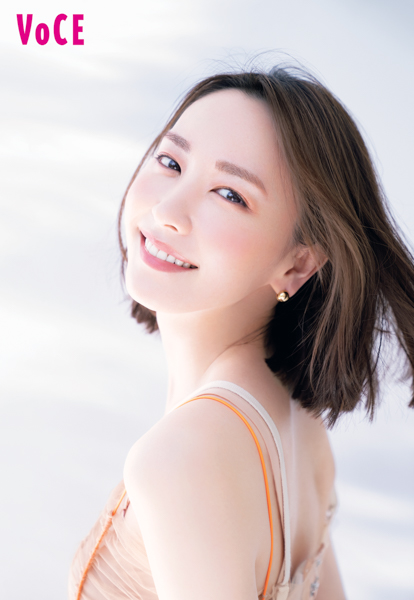 新垣結衣、3年ぶりの「VOCE」で透明肌披露！