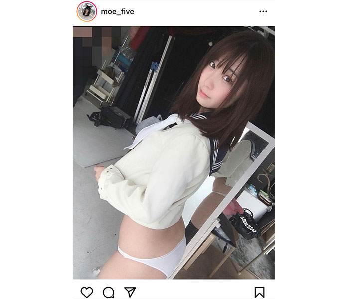 コスプレイヤー・伊織もえ、セーラー服×白水着のフェチショットでインスタフォロワー90万人突破を報告