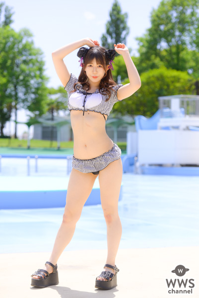 【写真 6枚】君に恋をした。・桜田あゆみが白黒ビキニ姿で美尻披露！＜近代麻雀水着祭2022＞