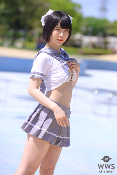 【写真特集 7枚】ハートの心電図・星つばき、セーラー服をまくってふっくらバスト見せつけ！＜近代麻雀水着祭2022＞