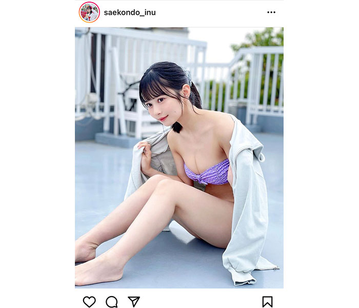 #ババババンビ・近藤沙瑛子、デコルテ＆美脚で視線を釘付けにするビキニオフショット公開