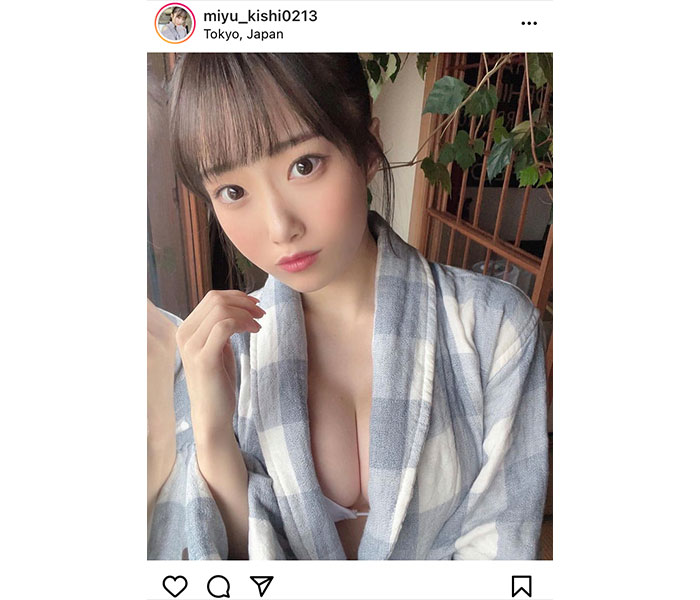 #ババババンビ・岸みゆ、ガウンから美谷間チラ見せのドキドキショット公開！