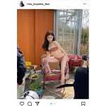 小山璃奈、ビキニ姿で抜群の美プロポーション披露！