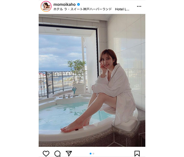 桃衣香帆、ガウンから美脚のぞかせた無防備ショット公開！