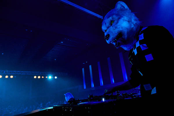 MAN WITH A MISSION、キャリア初の2連作アルバムを引っ提げた全国ツアーが広島からスタート