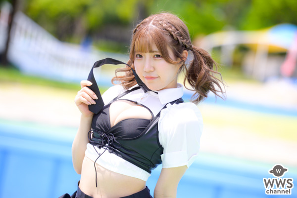 【写真特集 9枚】81moment・愛白かなた、肌見せ制服風コスチュームをセクシーに披露！＜近代麻雀水着祭2022＞