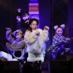 少女歌劇団ミモザーヌの夏公演「Traveling Summer」に、ミルクボーイ、アキナ、横澤夏子、オズワルドが出演