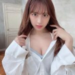 竹内星菜、白シャツ越しの美谷間見せるイタズラショットに歓喜の声！