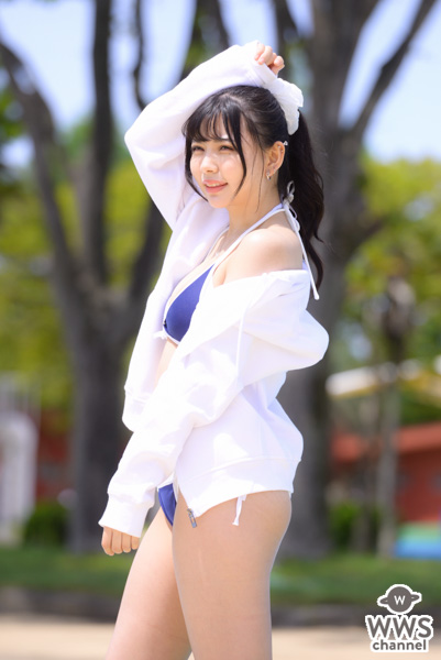 【写真 5枚】推野なこ、パーカー×水着衣装で透明肌披露！＜近代麻雀水着祭2022＞