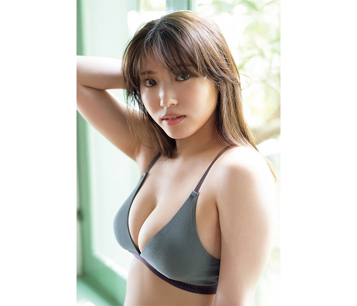 古田愛理、10代ラストグラビアで大人モード開眼＜FLASH＞