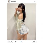 九条ねぎ、肩出しオフショルと超ミニパンツで夏全開「お尻最高です」「色っぽいにもほどがある」とファン絶賛！