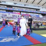 平愛梨、長友佑都のJリーグ100試合出場セレモニーに駆けつける
