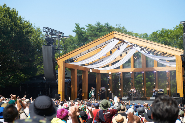 【ライブレポート】相川七瀬がヒット曲満載のステージを展開。次男リオもドラムスで参戦！＜LuckyFM Green Festival＞