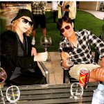 YOSHIKI、友人のイ・ビョンホンとXポーズで2ショット公開！「久しぶりに飲んだ」