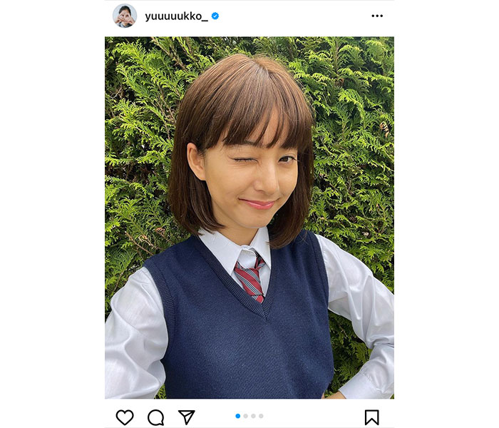 新木優子、ボブカット×制服ショットに反響ぞくぞく！