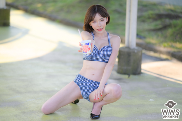 【写真特集 10枚】深田えいみ、ビキニ姿で食べるかき氷の所作に視線釘付け！＜近代麻雀水着祭2022＞