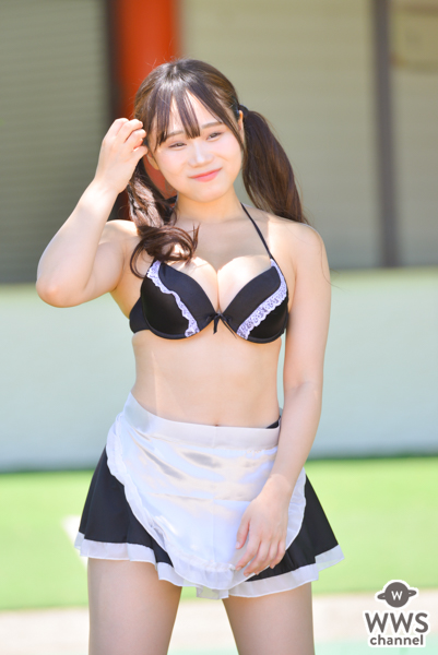 【写真 5枚】本間のゆり（にゅ〜わ）、ツインテール×ふっくらバストに釘付けなメイド風ビキニ披露！