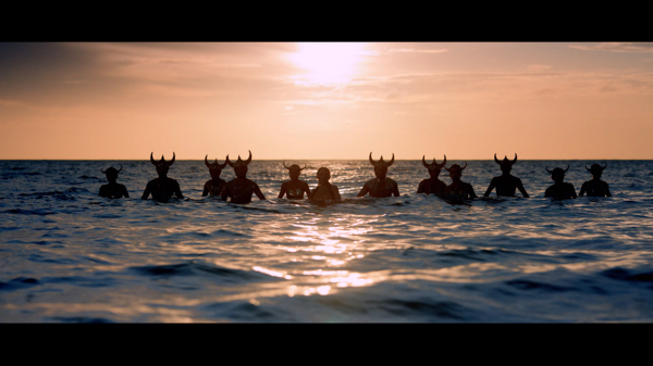 浜崎あゆみ、新曲「Summer Again」をリリース！夏のビーチと魅惑的な衣装が目を惹くMVも公開