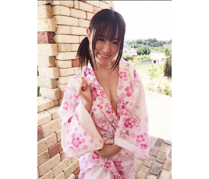 女子プロレスラー・HARUKAZE、着崩した浴衣から美谷間チラリ「目のやり場が」