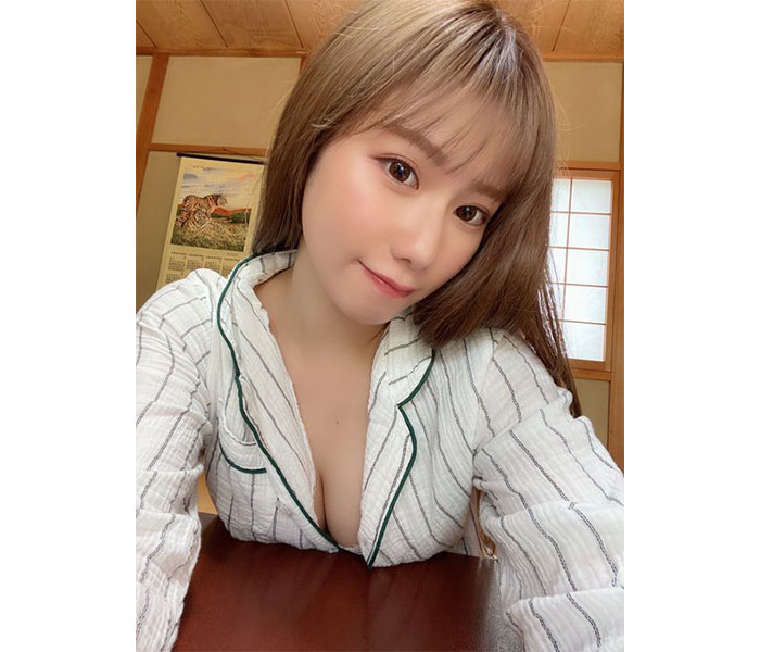 NMB48・石田優美、パジャマから美谷間チラリなセクシー自撮りを大公開！