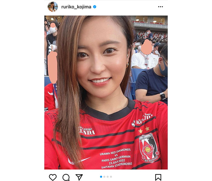 小島瑠璃子、限定ユニフォーム姿でパリSG対浦和レッズの親善試合を観戦