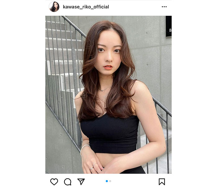 川瀬莉子、オトナセクシーな肌見せショットでお腹チラ見せ