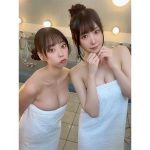 真島なおみ、青山ひかるとバスタオル2ショットでセクシー美谷間全開！