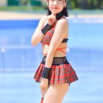 【写真特集 14枚】美里朱音（Pretty Ash）、赤チェックのコスチュームで魅せる脚線美に釘付け！＜近代麻雀水着祭2022＞