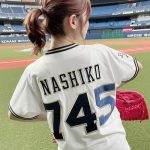 桃月なしこ、「745」ユニフォームで始球式に挑む！