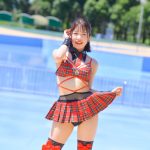 【写真特集 14枚】美里朱音（Pretty Ash）、赤チェックのコスチュームで魅せる脚線美に釘付け！＜近代麻雀水着祭2022＞