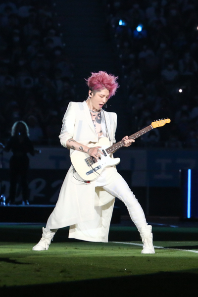 MIYAVI、「パリ・サン＝ジェルマン・ツアー2022」川崎フロンターレ戦でロックなエール！