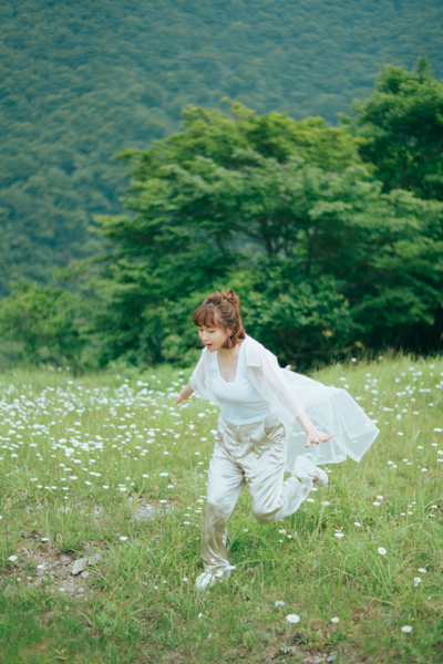 大場美奈、初フォトエッセイから『ナチュエモ』なランジェリーカット先行公開！「『私のまま』で撮影したのは初めて」