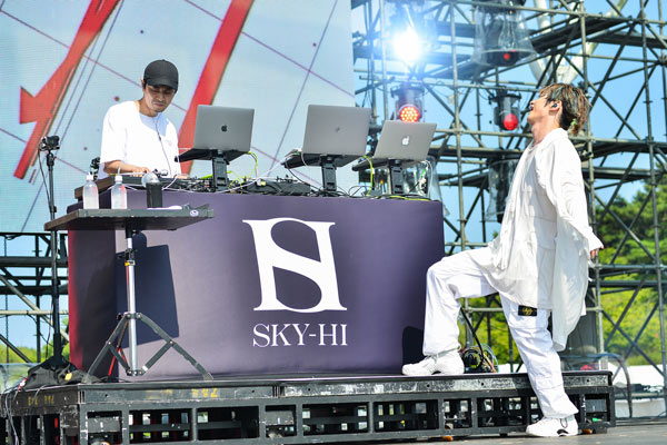 【ライブレポート】SKY-HIがハイカロリーかつ思いやりあふれるパフォーマンスで魅了！＜LuckyFM Green Festival＞