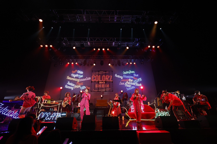 鈴木愛理、「COLORZ powered by SHEIN」東京公演にピンクのセットで登場