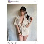 鈴木ふみ奈、まんまるバストをのぞかせたセクシーショット公開！