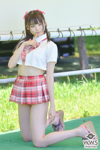 【写真特集 10枚】達家真姫宝（煌めき☆アンフォレント）、赤チェックの制服コスチュームで美谷間チラリ！＜近代麻雀水着祭2022＞