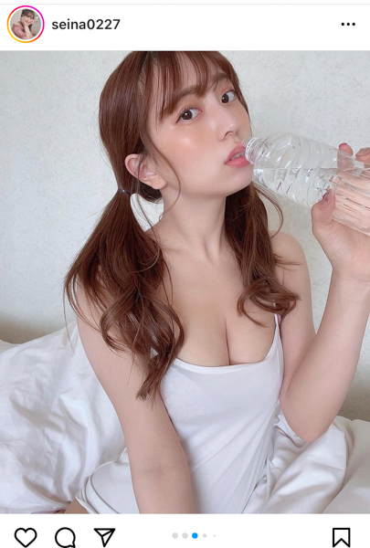 竹内星菜、水を飲みこぼすセクシーなサービスショットで悩殺！