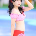 【写真特集 13枚】コスプレイヤー・つづく、ガーリーなギンガムチェック水着で透明肌をお届け！＜近代麻雀水着祭2022＞