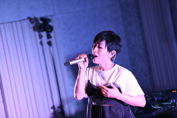 宇多田ヒカル、「カルティエ」のシークレットライブにサプライズ出演！約4年ぶりに日本でライブパフォーマンス
