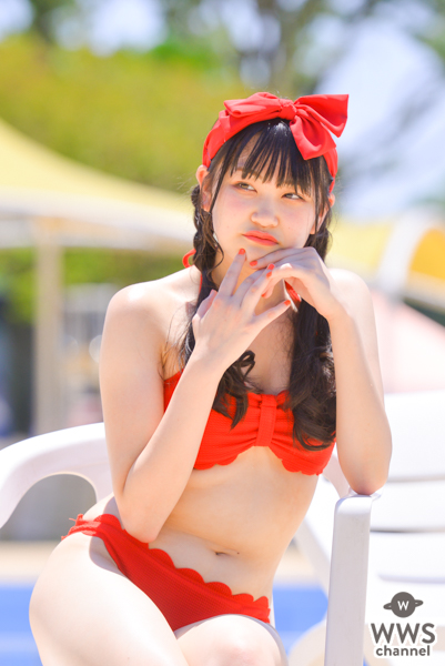 【写真 5枚】まりあ（Menkoiガールズ）、鮮烈な赤ビキニ衣装をガーリーに着こなし！＜近代麻雀水着祭2022＞