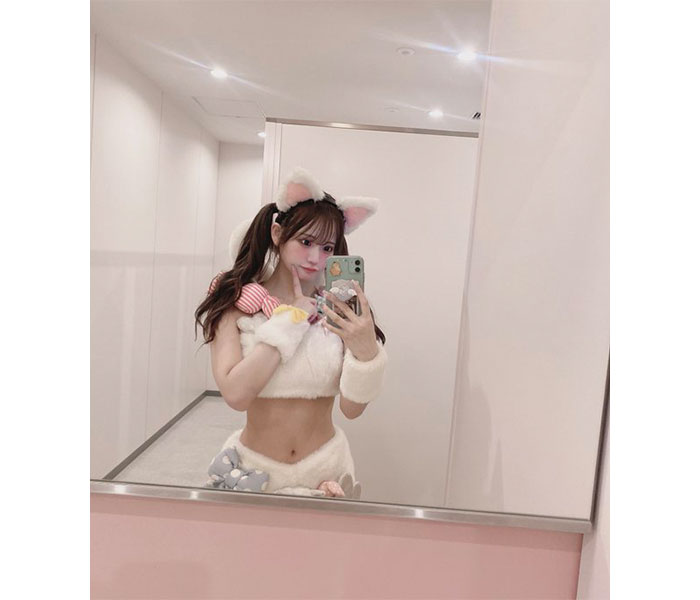 NMB48・和田海佑、お腹見せ＆くびれセクシーな衣装にファン歓喜！「ため息でるくらい可愛いね」