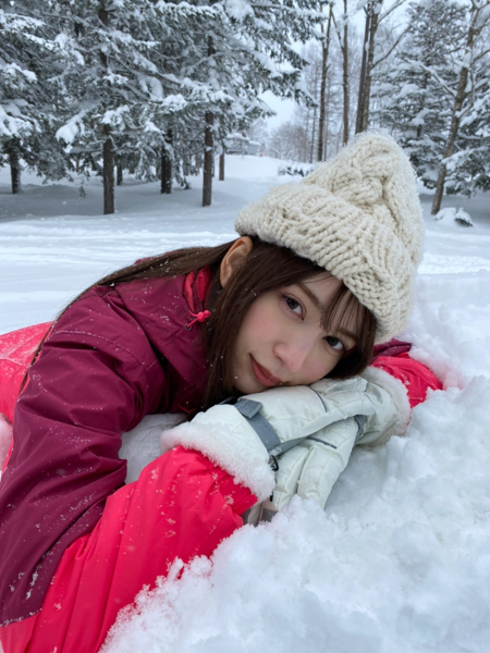 美しすぎるラウンドガールで話題の雪平莉左、1st写真集が2度目の重版決定！「是非とろけて下さい！！」