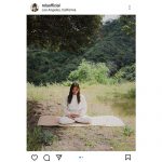 ローラ、自然の中で瞑想する写真を公開！「ローラちゃん女神様に見える～」「癒されます」