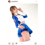 レースクイーン・引地裕美、超ミニ衣装から美尻と美脚あらわなローアングルショットを披露！