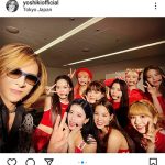 YOSHIKI、NiziUと『Xポーズ』をした豪華ショットにファン歓喜！