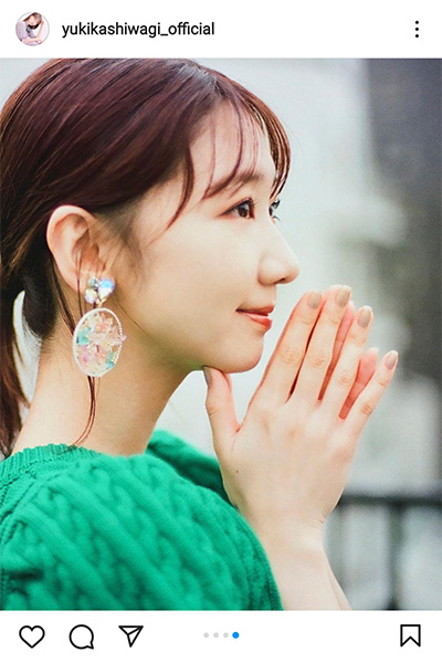 AKB48・柏木由紀、半袖ニットで微笑むショットに「女神みたいだ～」「大人な表情、素敵です」と歓喜の声！