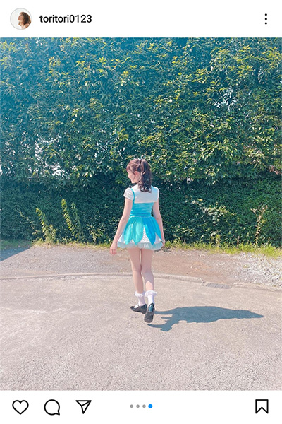 トリンドル玲奈、ポニテ×超ミニ丈で美脚際立つアイドルショット披露！