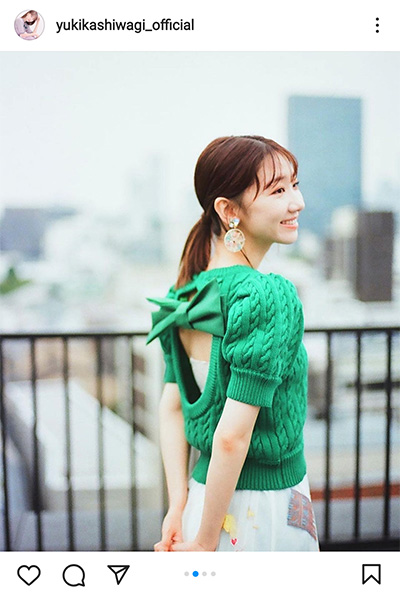 AKB48・柏木由紀、半袖ニットで微笑むショットに「女神みたいだ～」「大人な表情、素敵です」と歓喜の声！